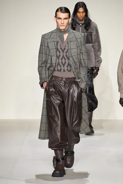 Look 19